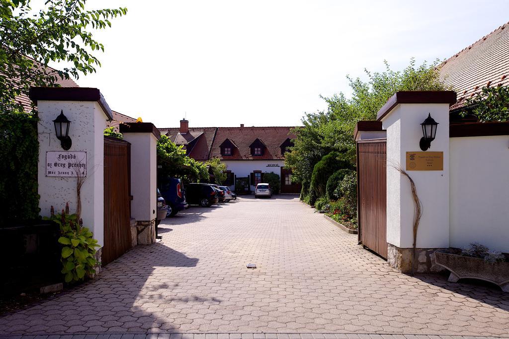 Fogado Az Oreg Preshez Hotell Mór Exteriör bild
