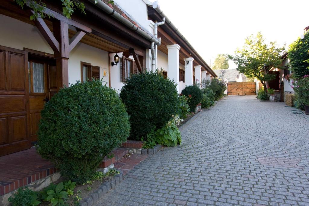 Fogado Az Oreg Preshez Hotell Mór Exteriör bild