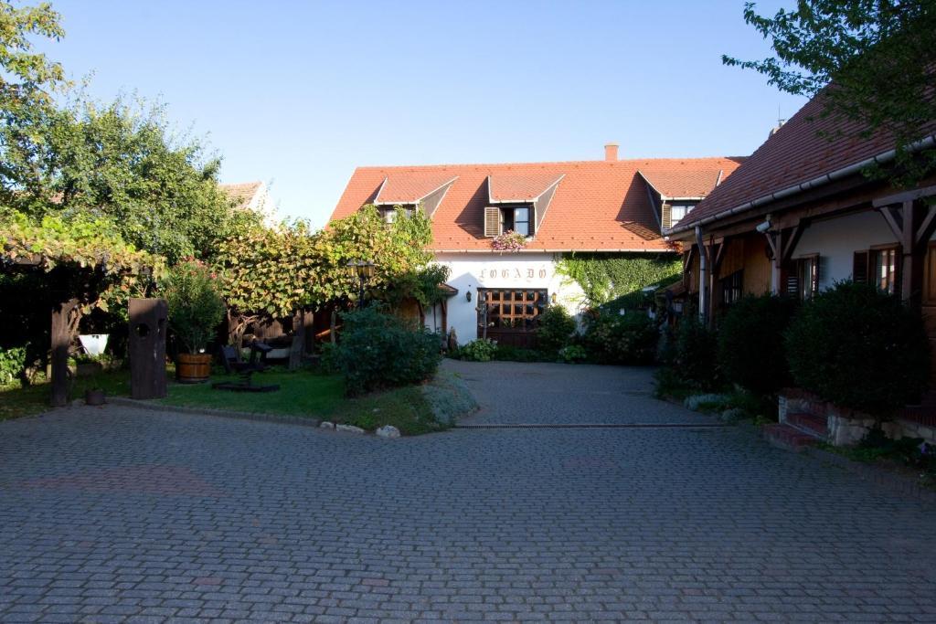 Fogado Az Oreg Preshez Hotell Mór Exteriör bild